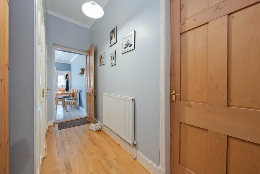024-3 Station Place, Law ML8 5LR.jpg