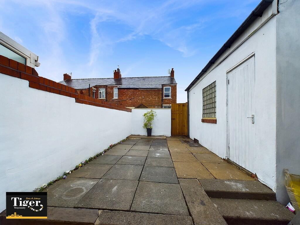 CAM02176G0-PR0353...