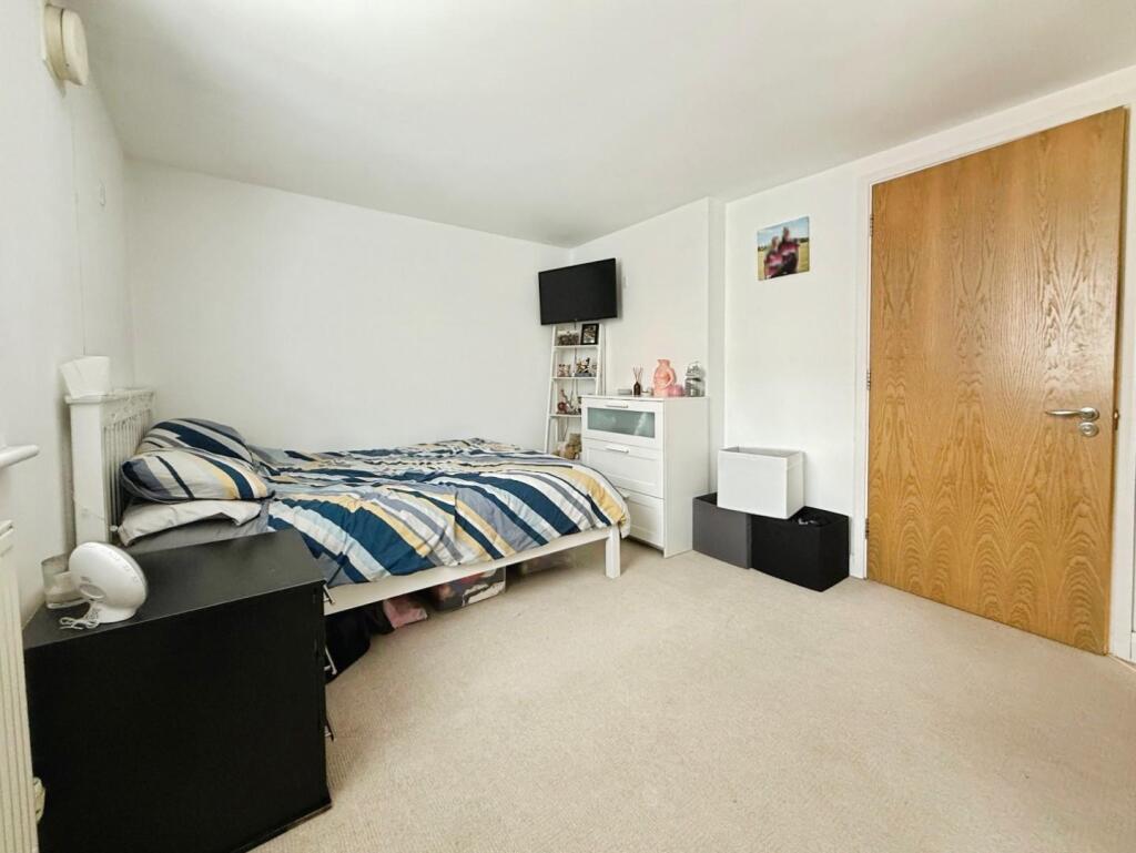 518a0bb0-F-437F-B9A0-80392228279B-8463-000001350B0