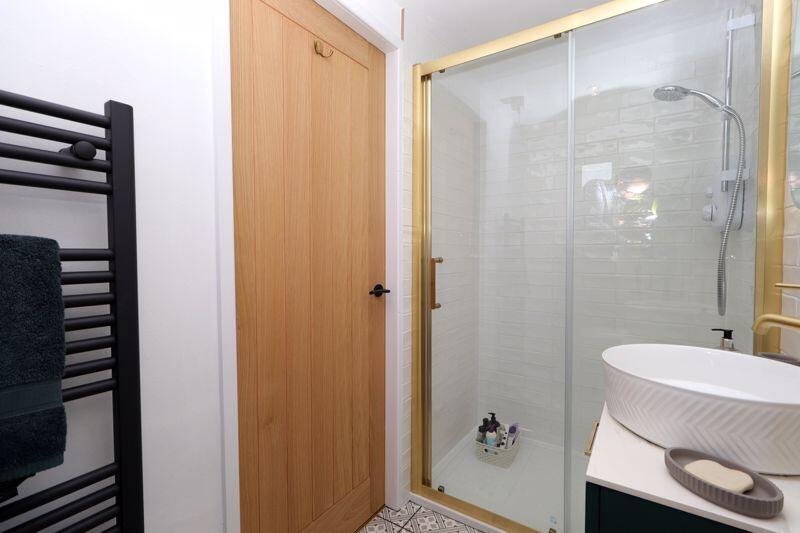 Master Bedroom En-Suite 