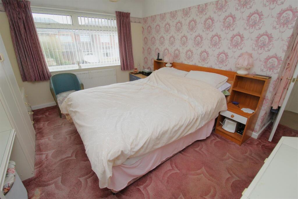Bed1b.JPG