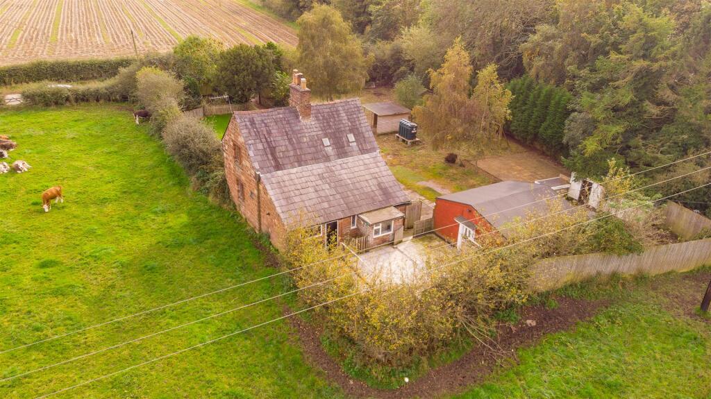 Constables Ivy Cottage, Brimstage Lane drone-2-8.j