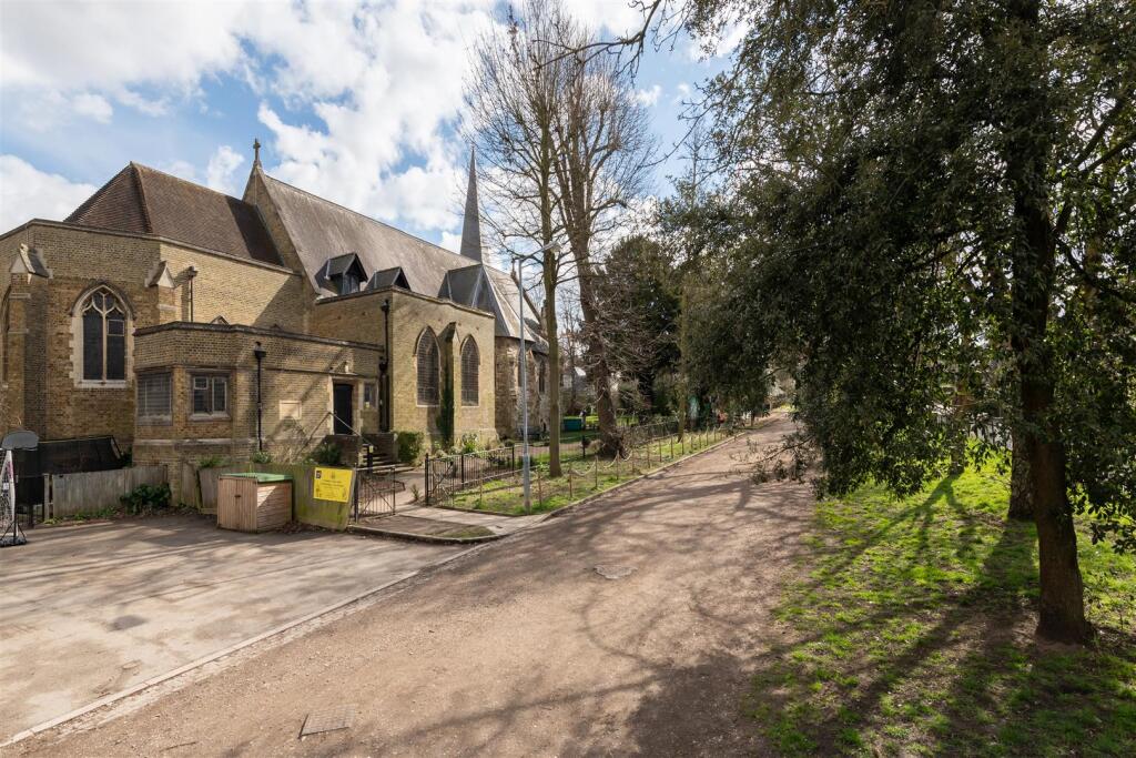 Putney Park Lane Hi-5.jpg