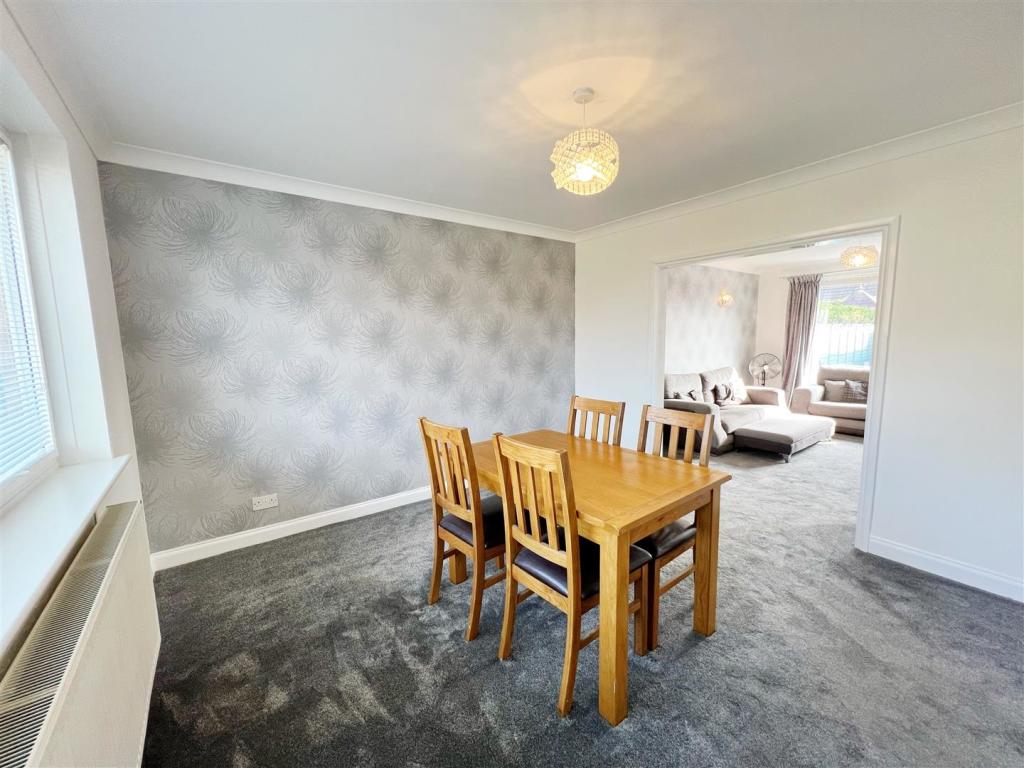 Dining Room pic 2.jpg