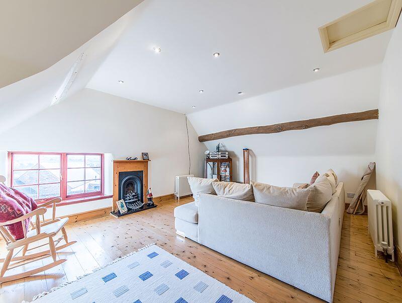 2ND FLOOR LOUNGE