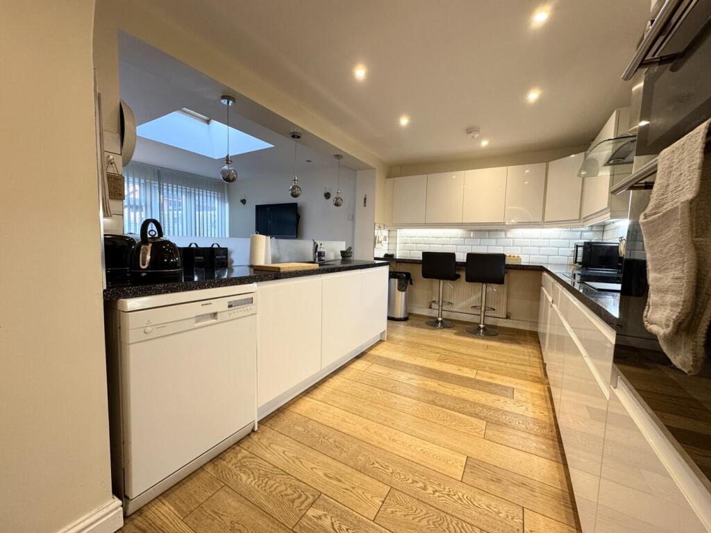 Kitchen/Sitting area