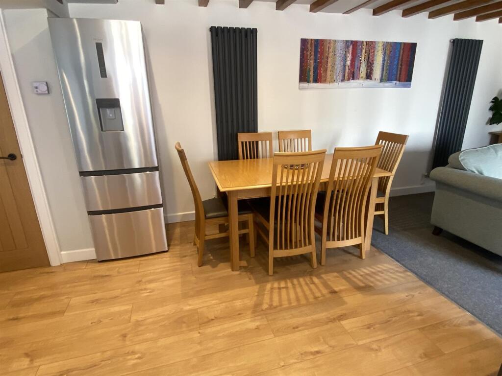 Dining kitchen area