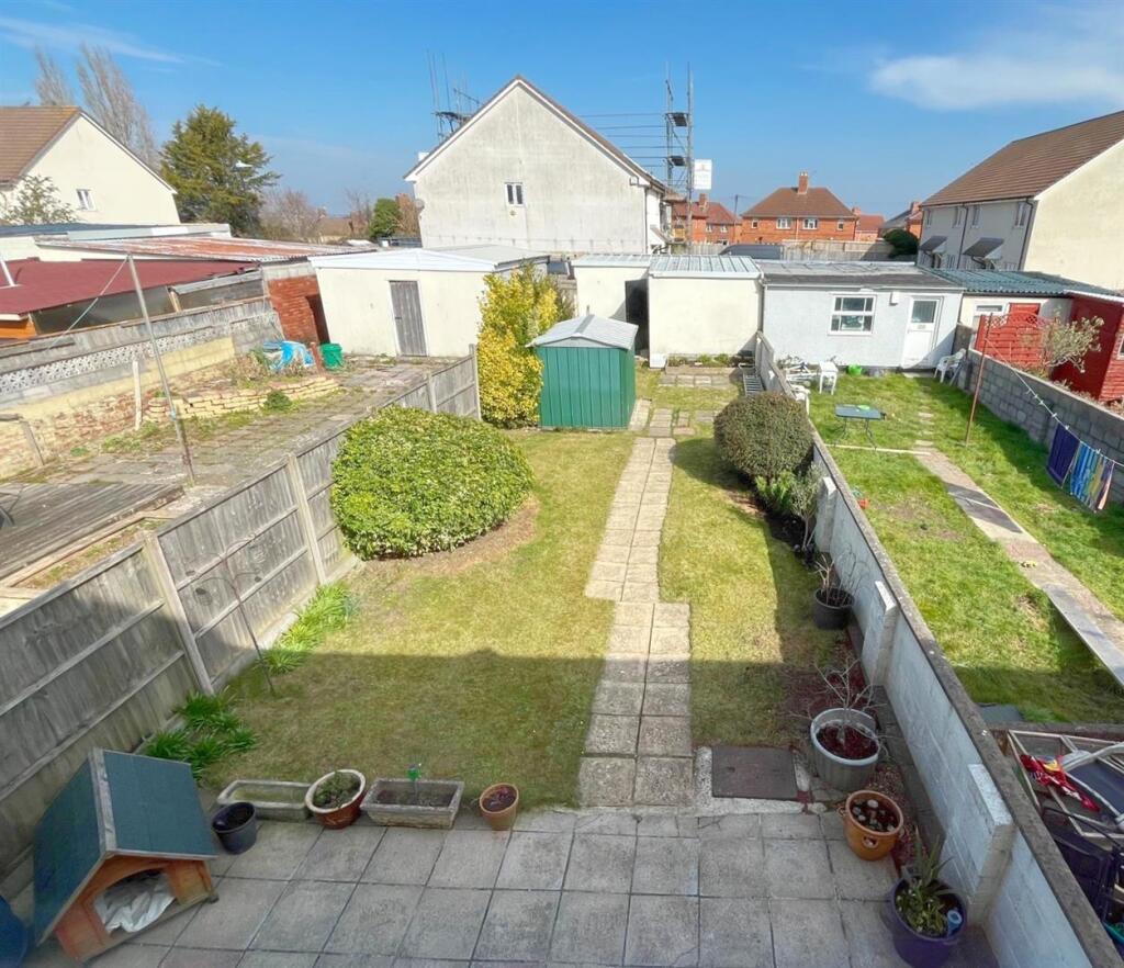 Rear view of garden.jpg