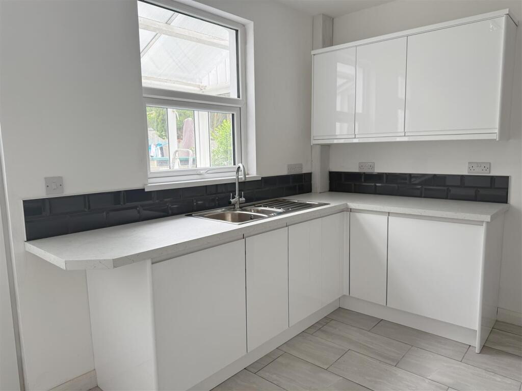 kitchen3.jpg
