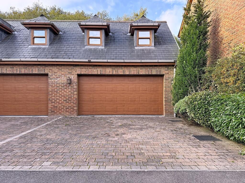 Garage &amp; Parking