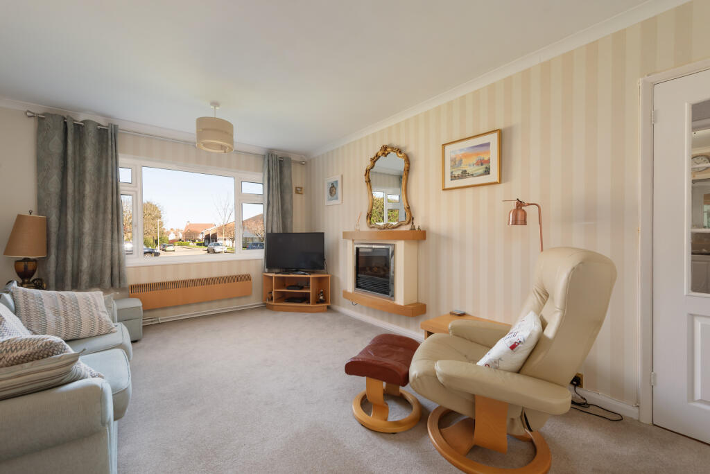 Sitting Room / Dining Room