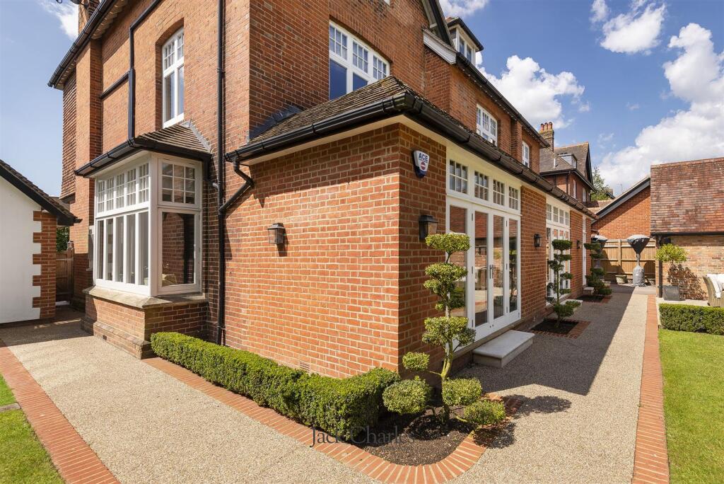 5 Yardley Park Rd, TN9 1NE 026.jpg