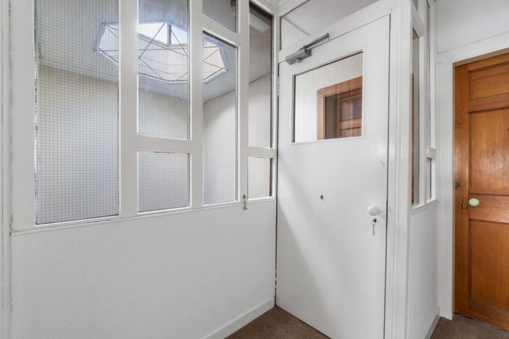 23_22 aubery cres (15).jpg