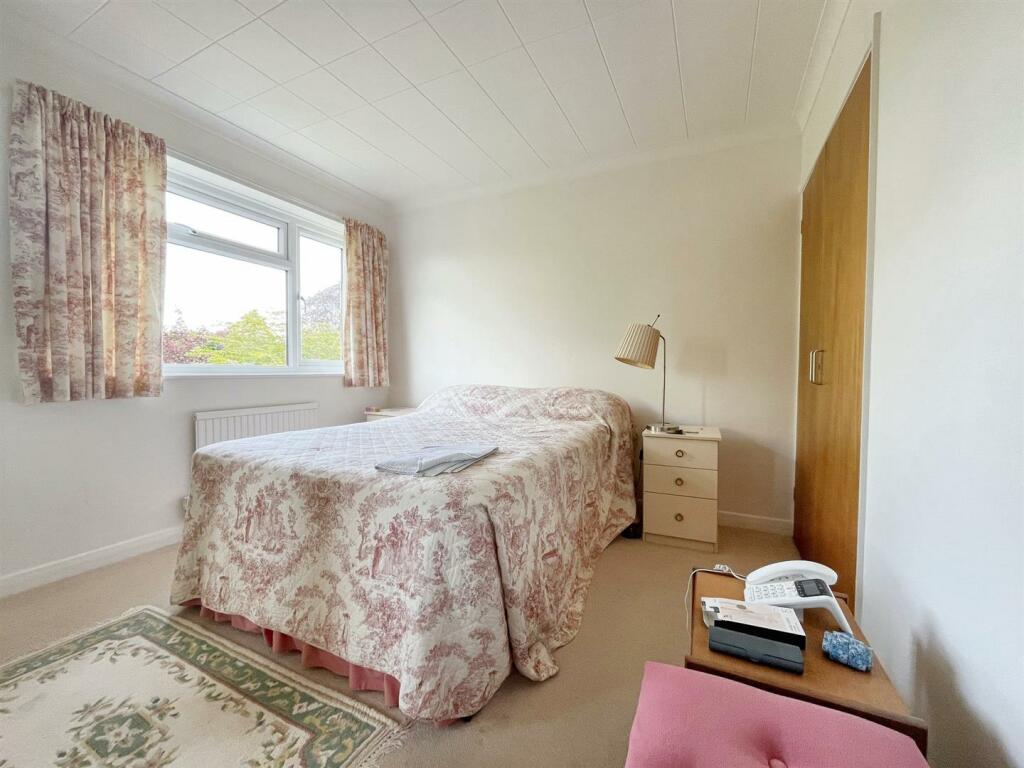 Bedroom 1.jpg