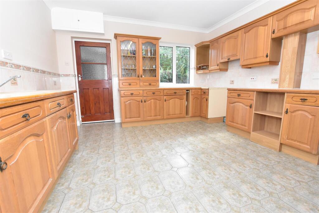 KITCHEN BREAKFAST ROOM