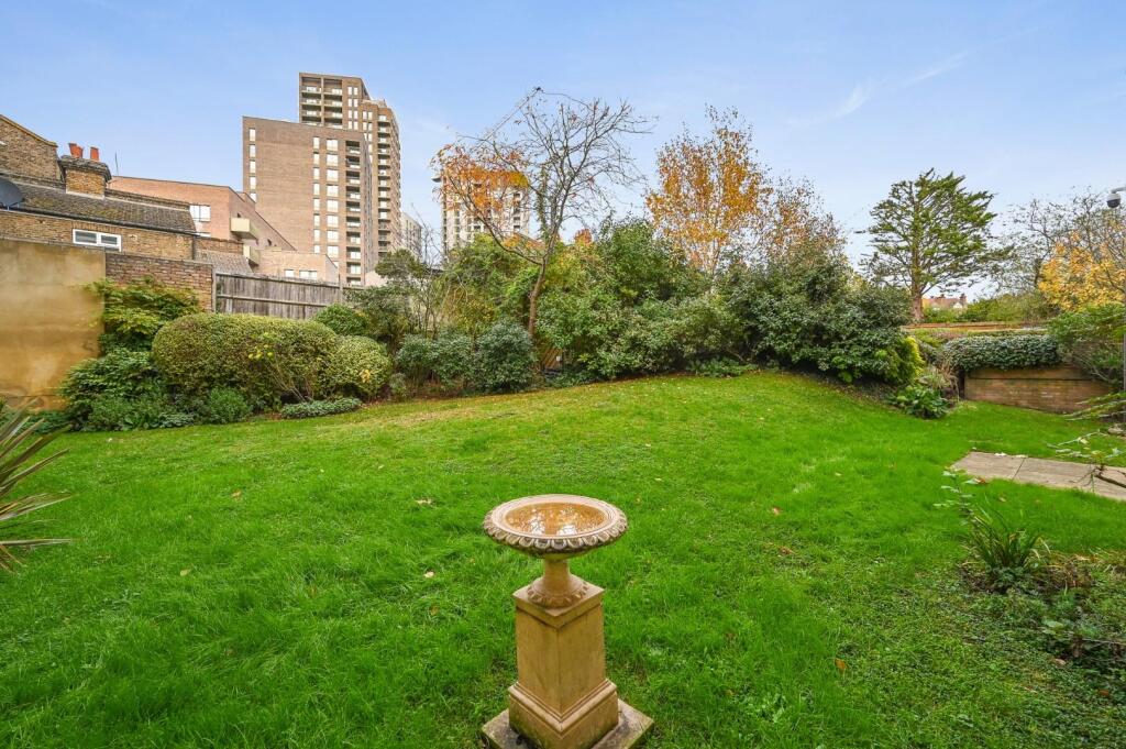 RCREA- 15 pegasus court- communal green 4 (1).jpg