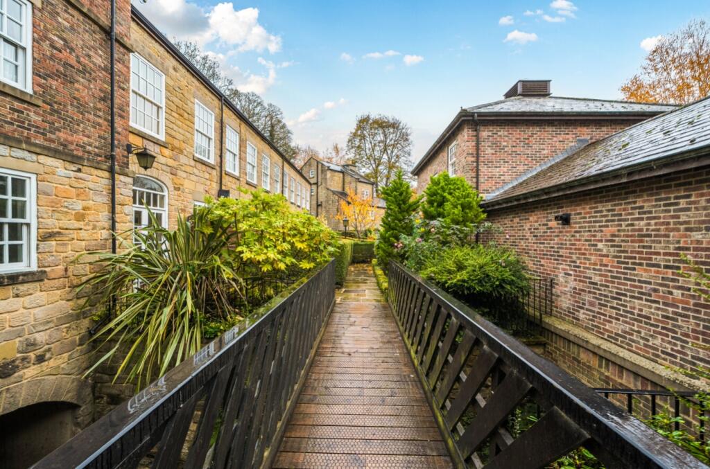 EweMove Harrogate Rear Pathway