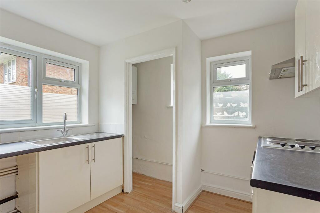 63205_13 Haling Grove South  (9).jpg