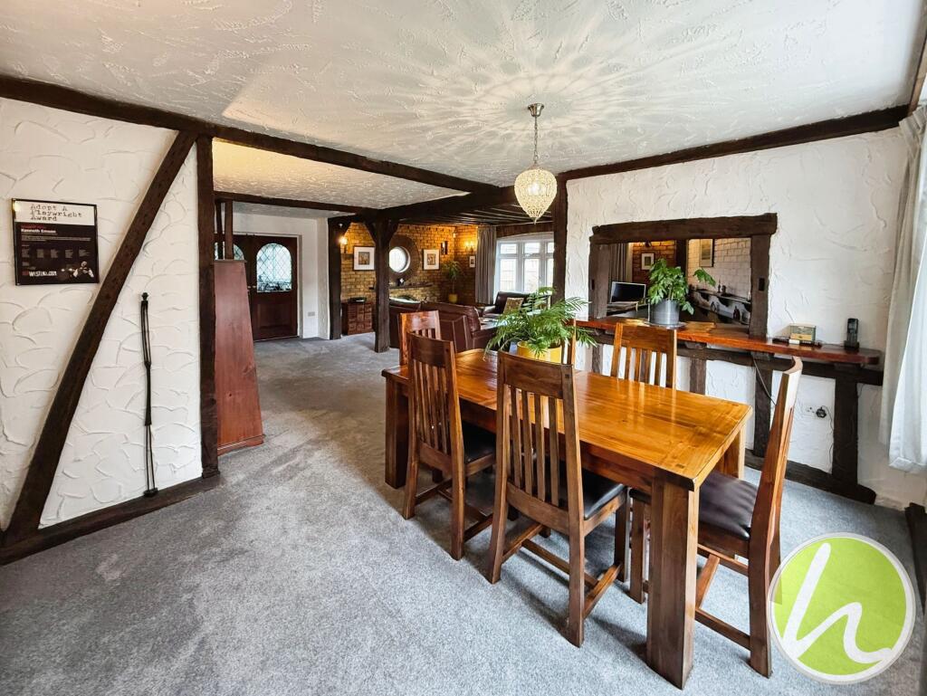 Living Room/ Dining Area