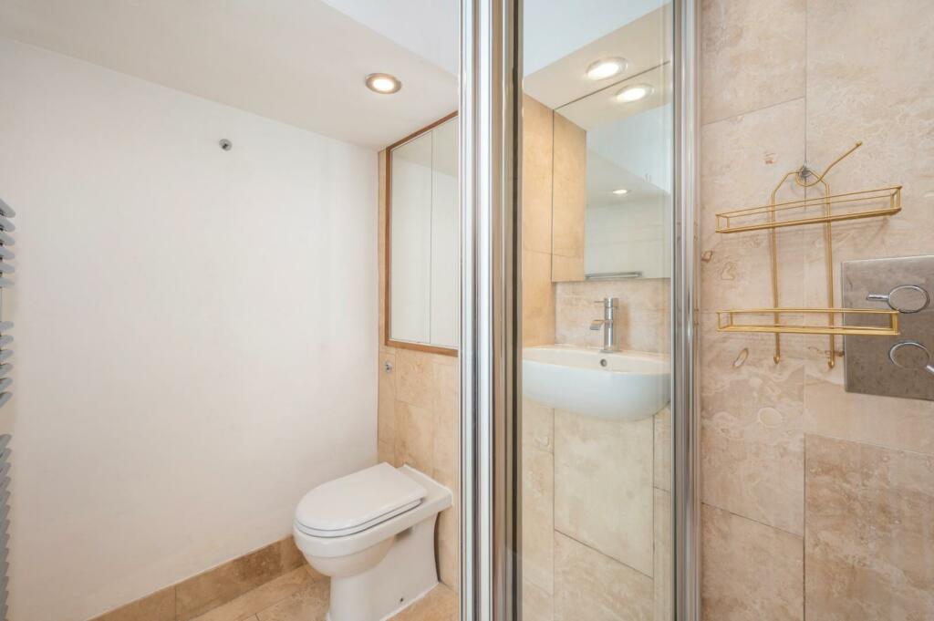 bathroom (1).jpg
