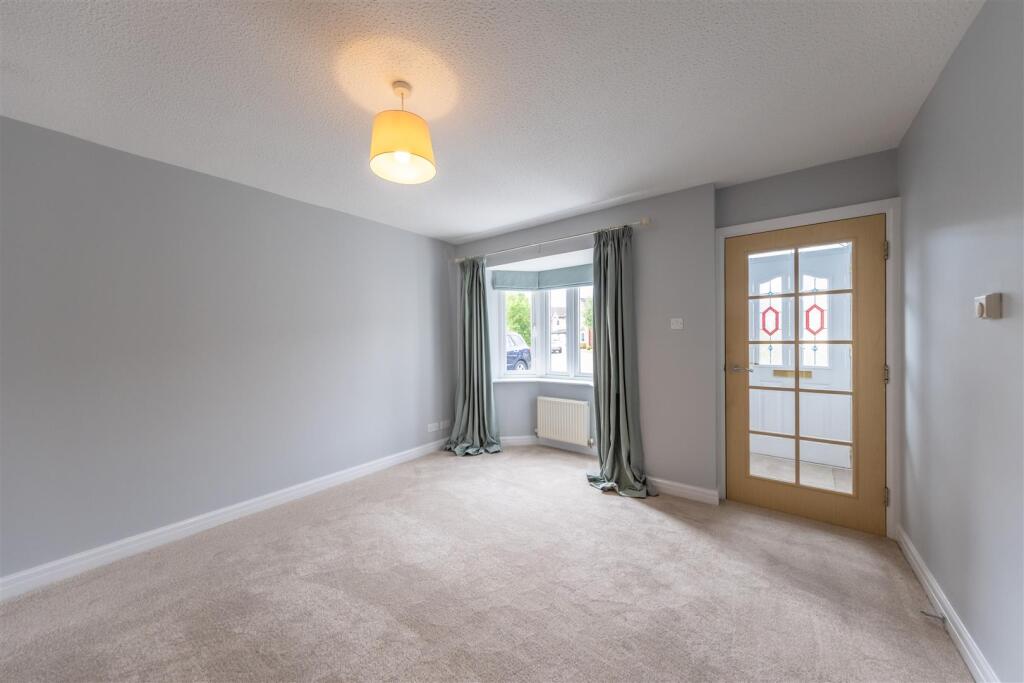 38 Foxhill Close-009.jpg