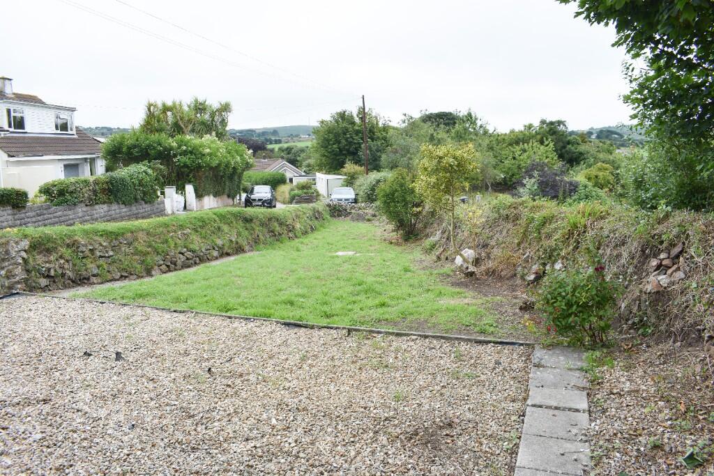 Parking &amp; Garden