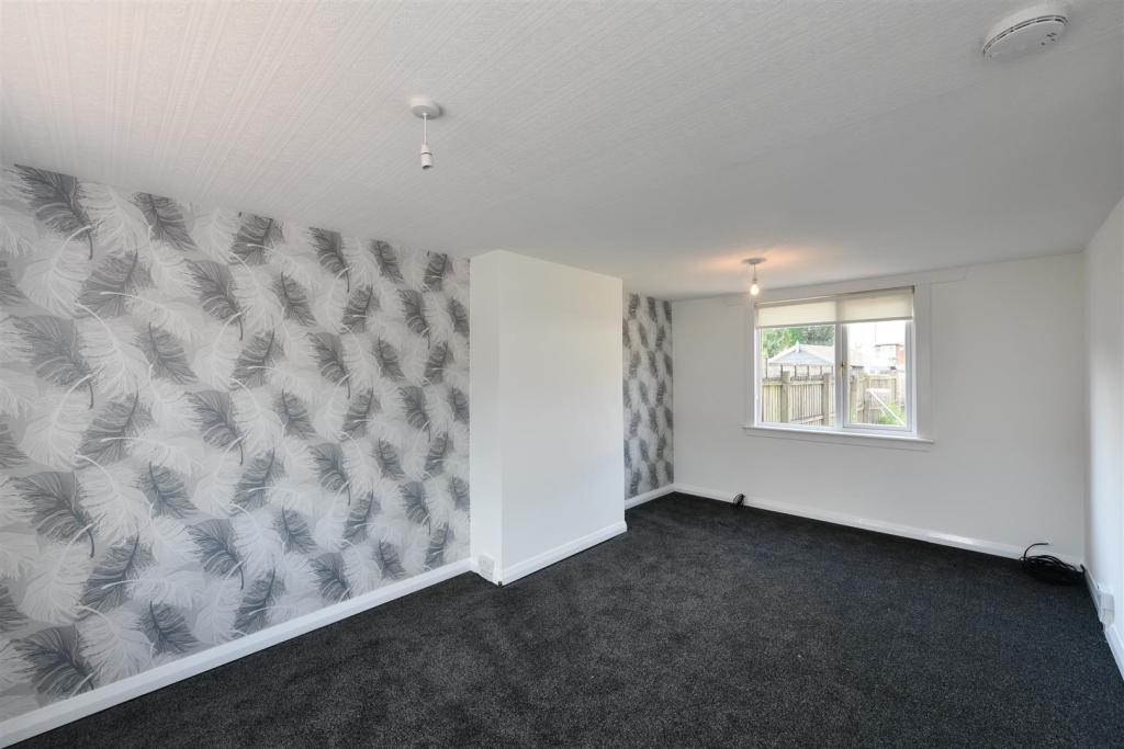 11 Holehouse Drive Lounge.jpg