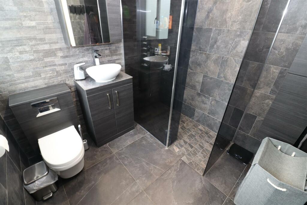 En-suite Shower Room / WC