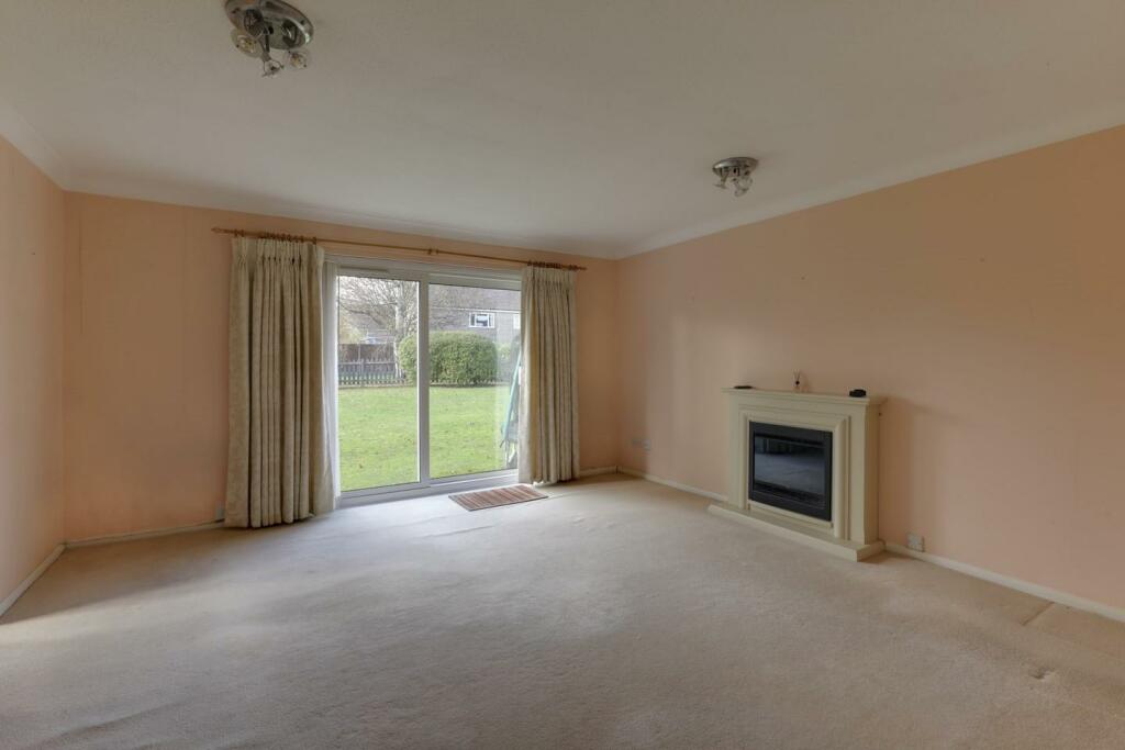 Large Sitting/Dining Room