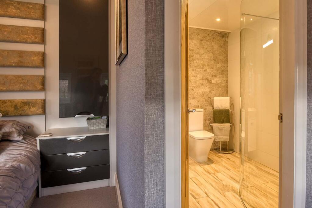 Principal Bedroom En Suite