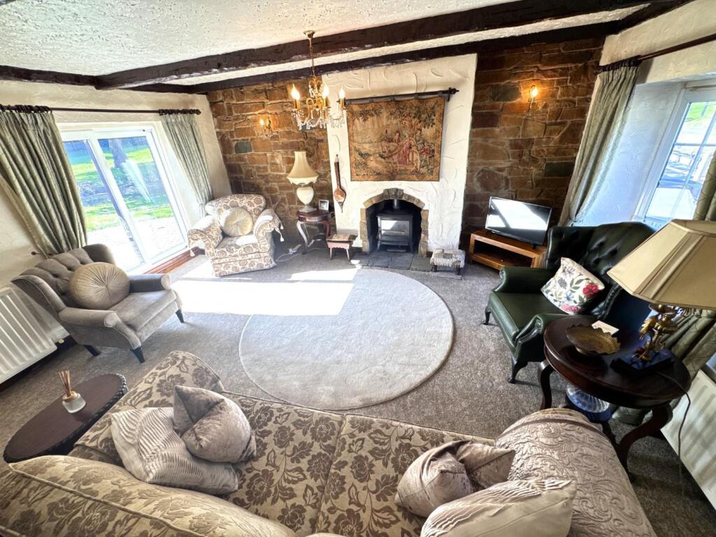 LOUNGE &amp; DINING ROOM