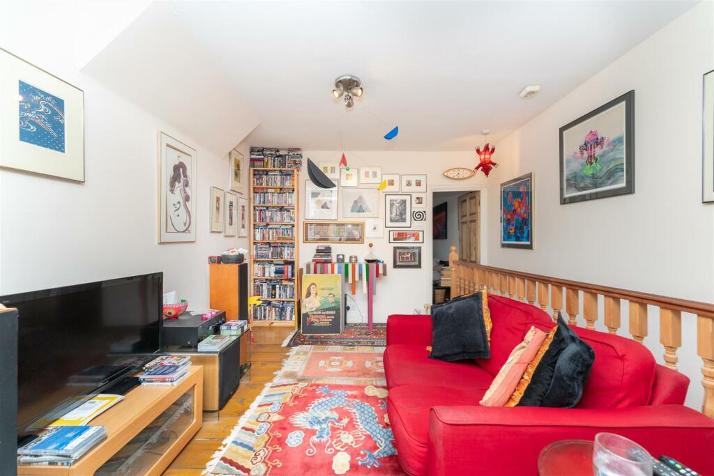 140a Uxbridge Recp 2.jpg