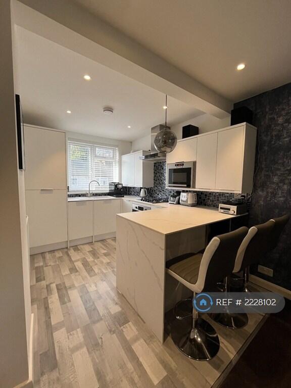 Kitchen / Dining