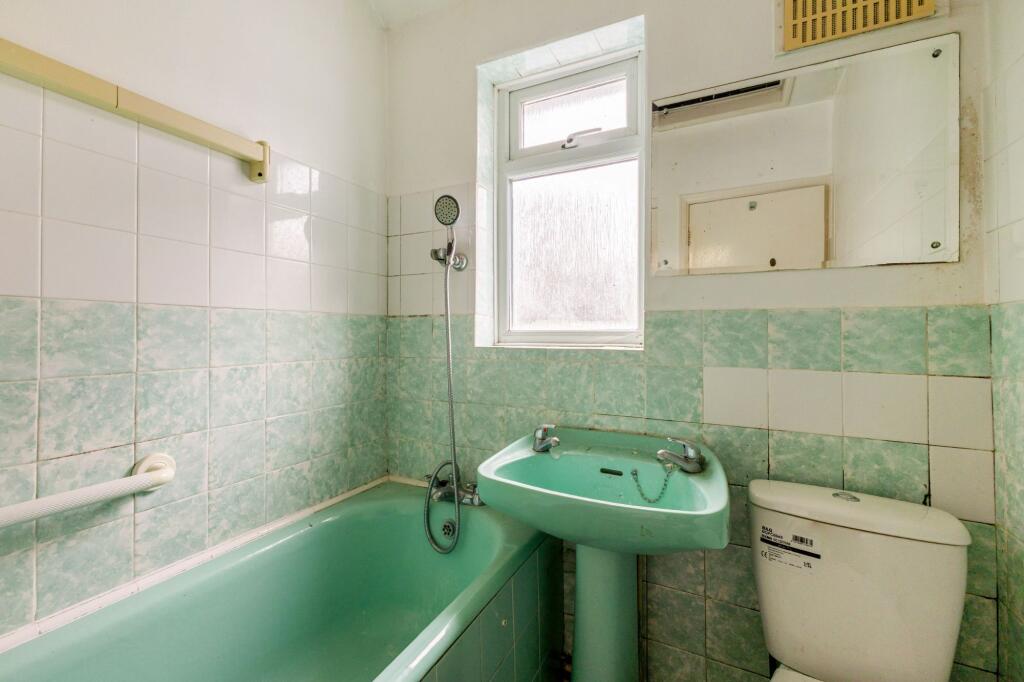 56 Langley Crescent, Harlington, Hayes, UB3 5HN