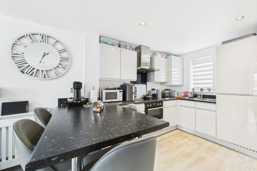 CAM05454G0-PR0041-STILL021