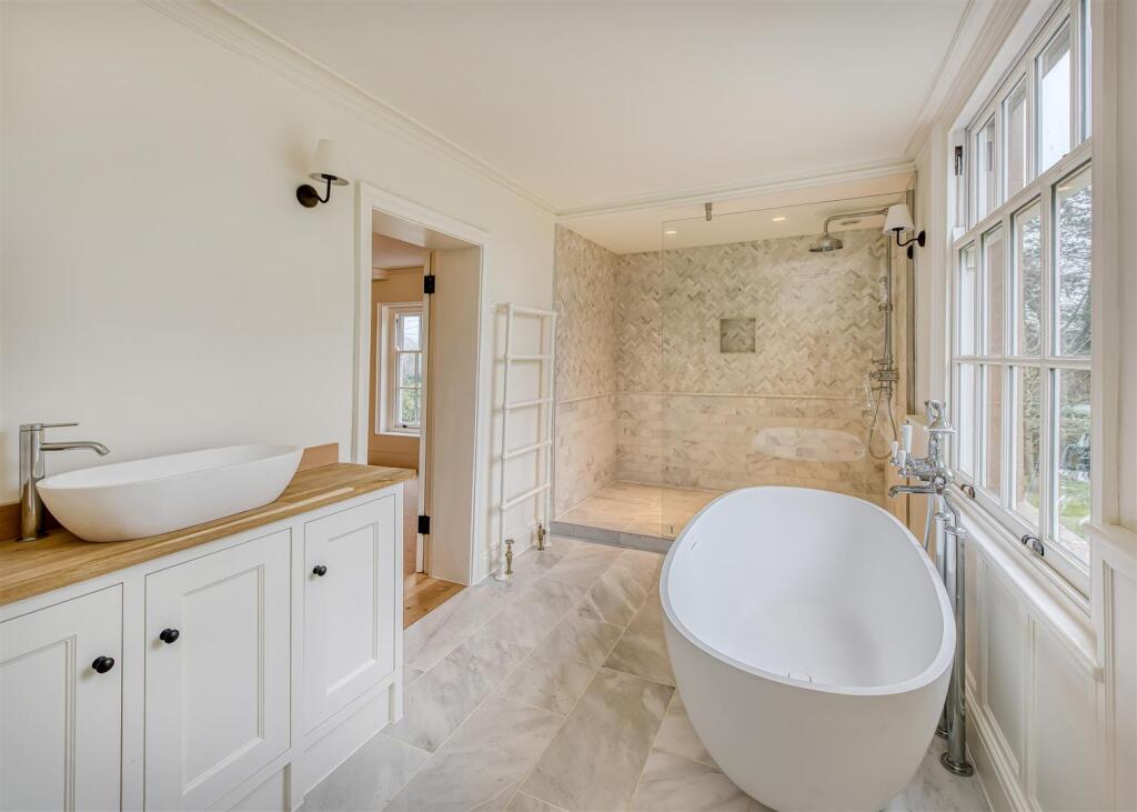 The Old Manor House-bed2 ensuite2.jpg