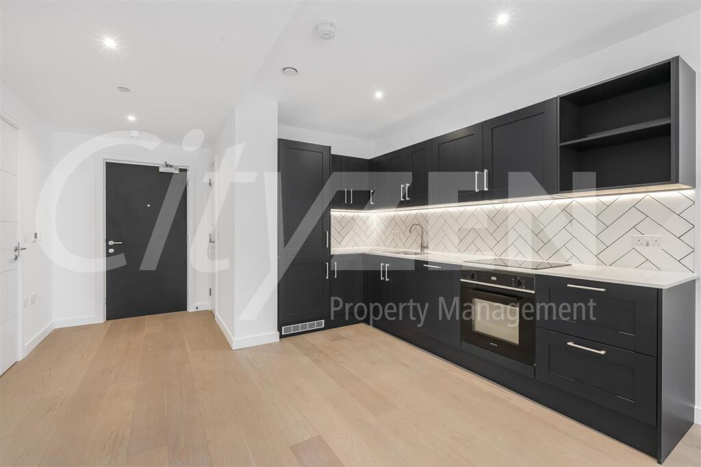 KITCHEN (SIMILAR APARTMENT)