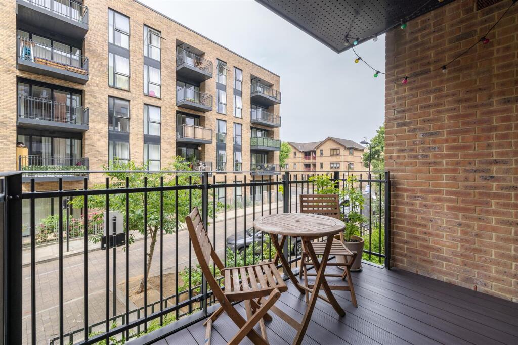 Laburnum Street, E2