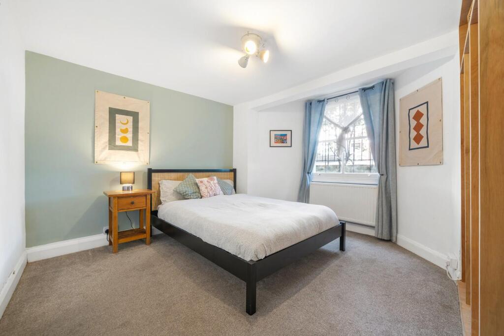Bedroom 1 (2).jpg