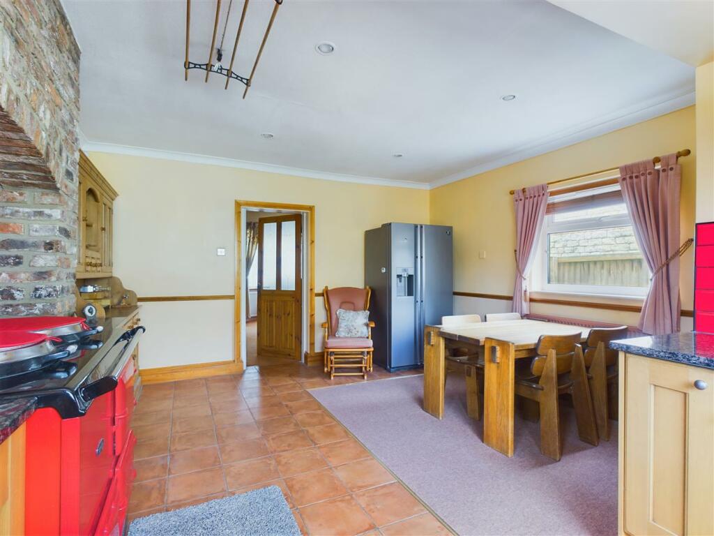 KITCHEN/BREAKFAST ROOM