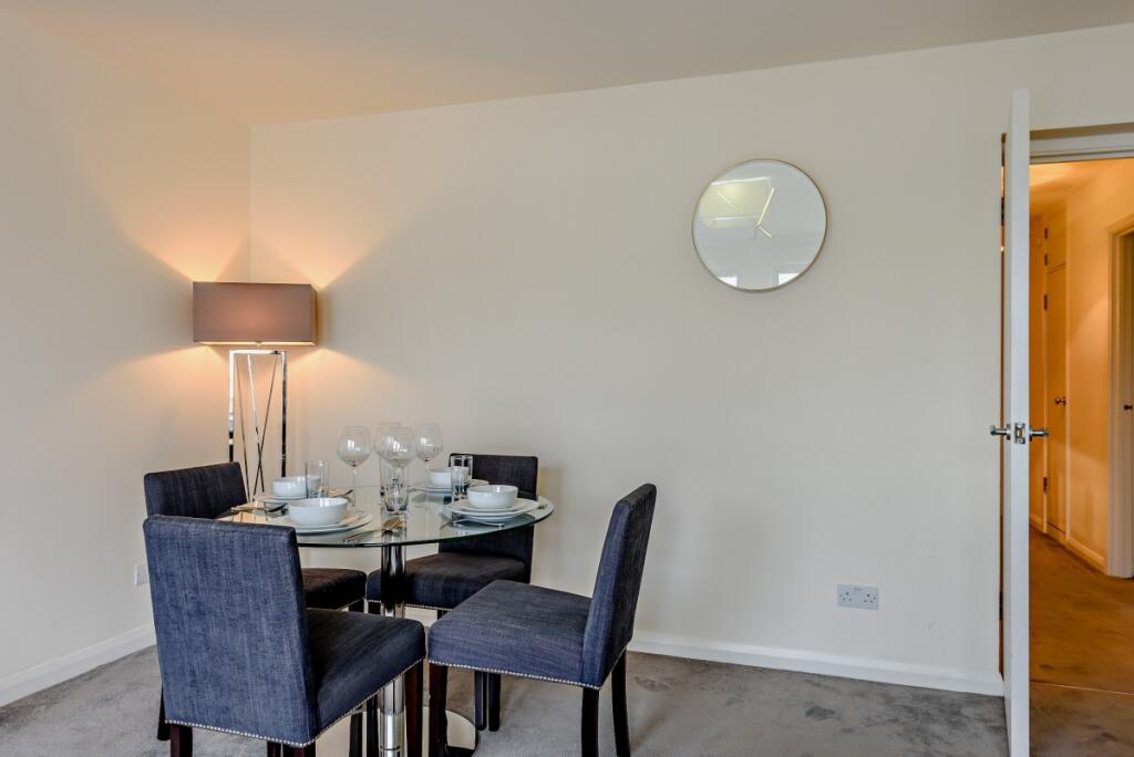 8447057-interior2...