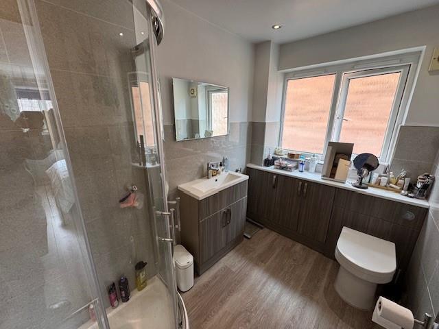 ensuite.jpg