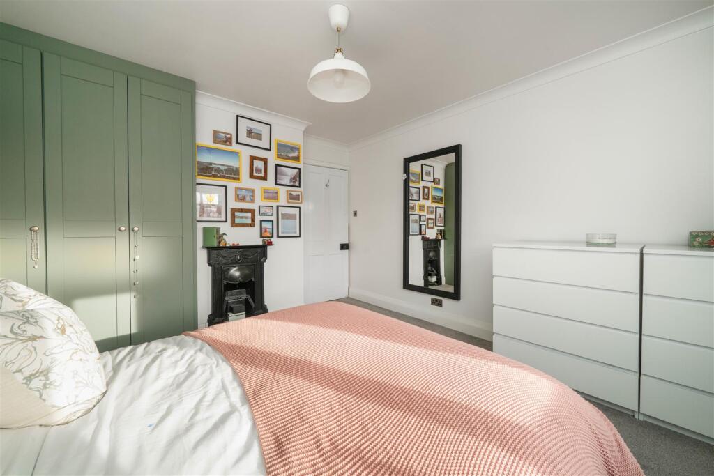Bedroom3-3.jpg