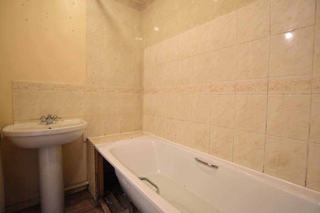 30 Egerton Gate bathroom