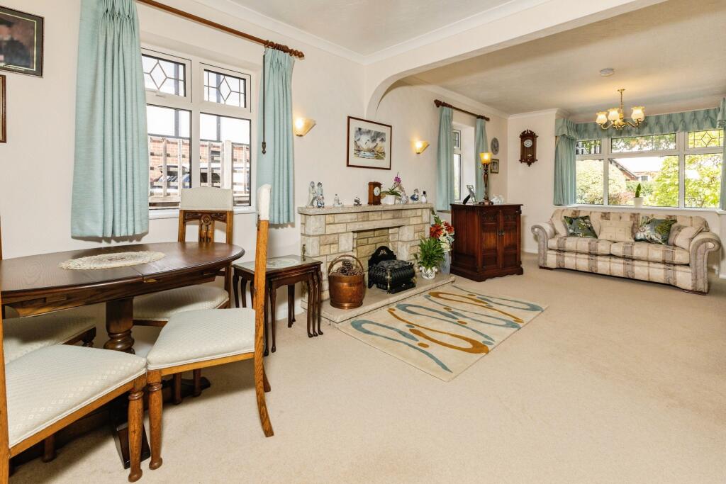 Lounge/Dining Room
