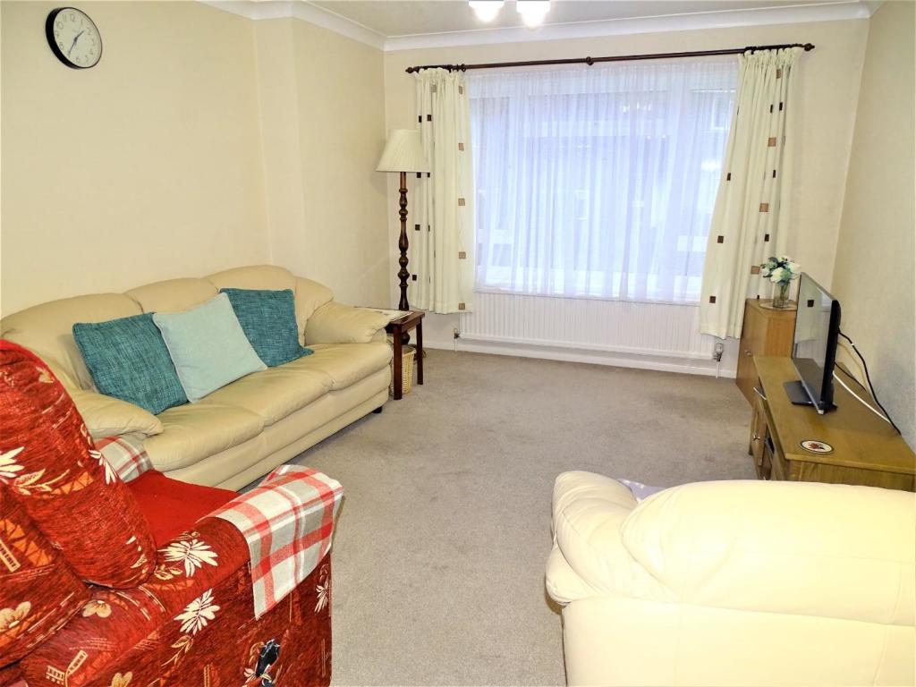LOUNGE AREA