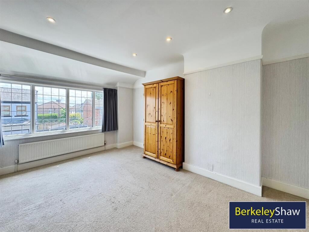 Moorgate Avenue, Crosby