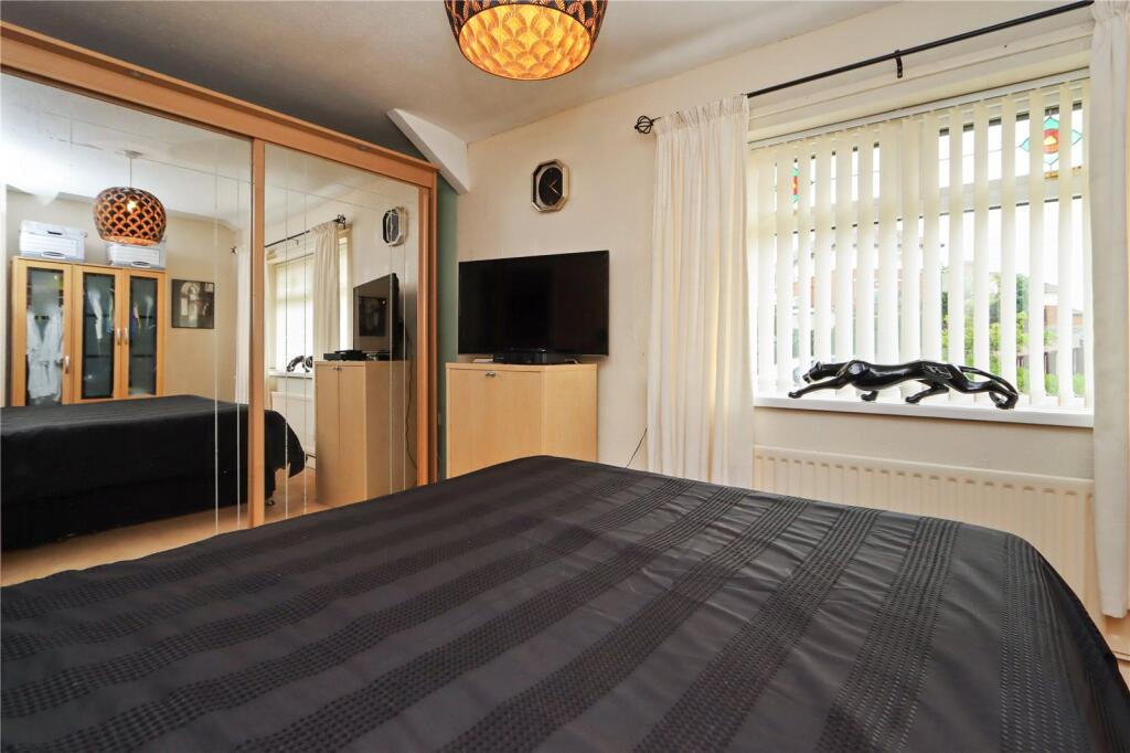 Bedroom 1 Pic 2