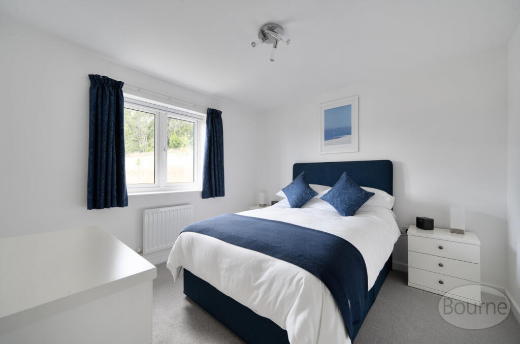 7e537282-9a52-437...