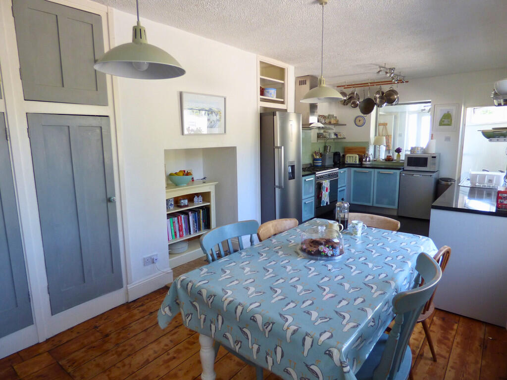 0b2c7fb9-7b3c-49c...